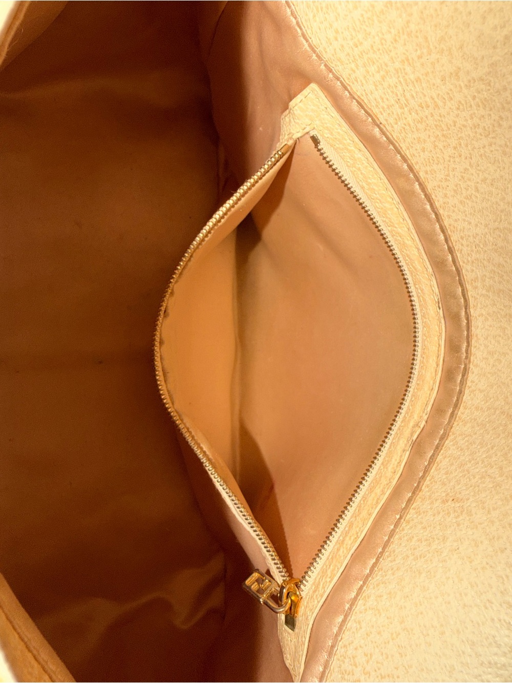 AUTHENTIC RARE FENDI CALFSKIN MAMMA FOREVER BAGUETTE CREAM - Picture 10 of 17